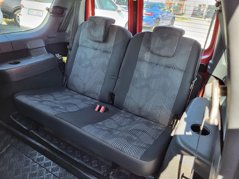 Dacia Logan MCV 1.6 i 16V ARCTICA 7-míst - fotka 9 z 48