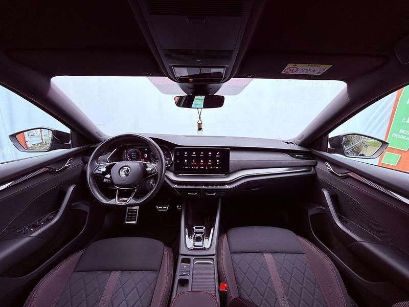 Škoda Octavia 2.0 TDi RS DSG Challenge Plus - fotka 17 z 33