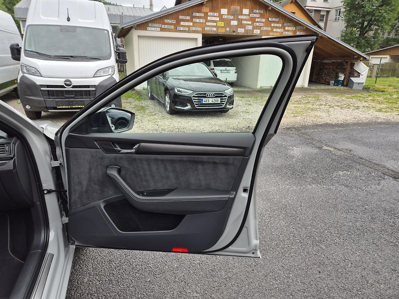 Škoda Superb Combi SPORTLINE 147kw DSG 19AL - fotka 40 z 49