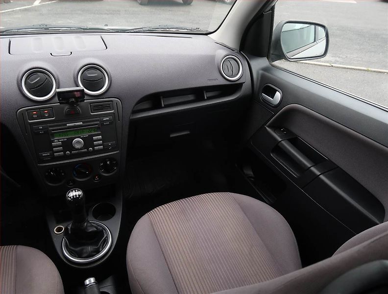 Ford Fusion (2010) 1.4, levný provoz - fotka 8 z 17
