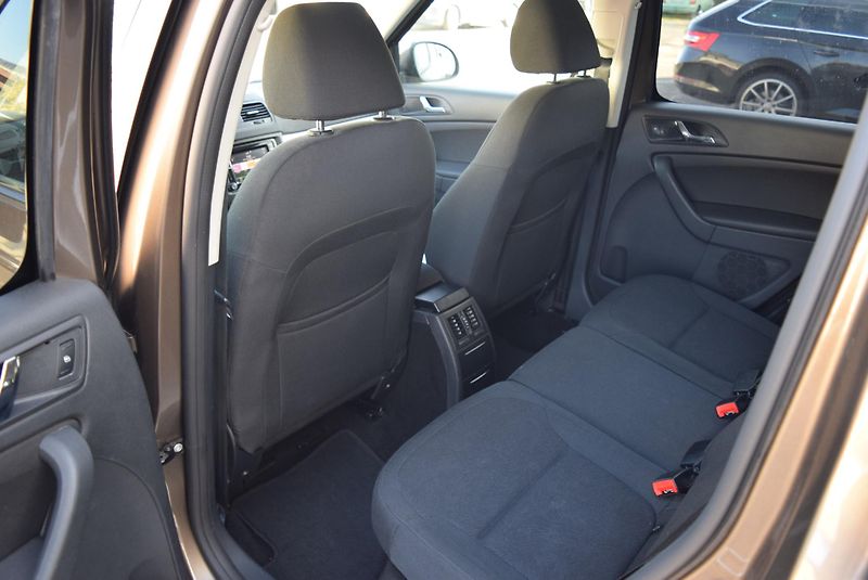 Škoda Yeti (2016) 1.4TSI 92kw AMBITION SMARTLINK - fotka 15 z 49