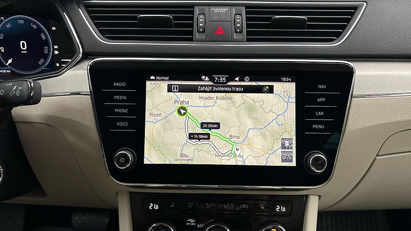 Škoda Superb 2.0 TDI DSG 4x4 L&K - fotka 31 z 33