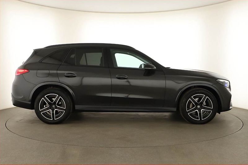Mercedes-Benz GLC (2022) 200 4MATIC, Kamera, Paměť - fotka 6 z 21