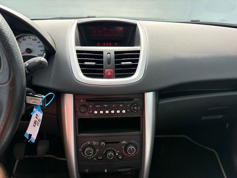 Peugeot 207 1.4VTi, 70kW, Klima, Výhřevy - fotka 10 z 19