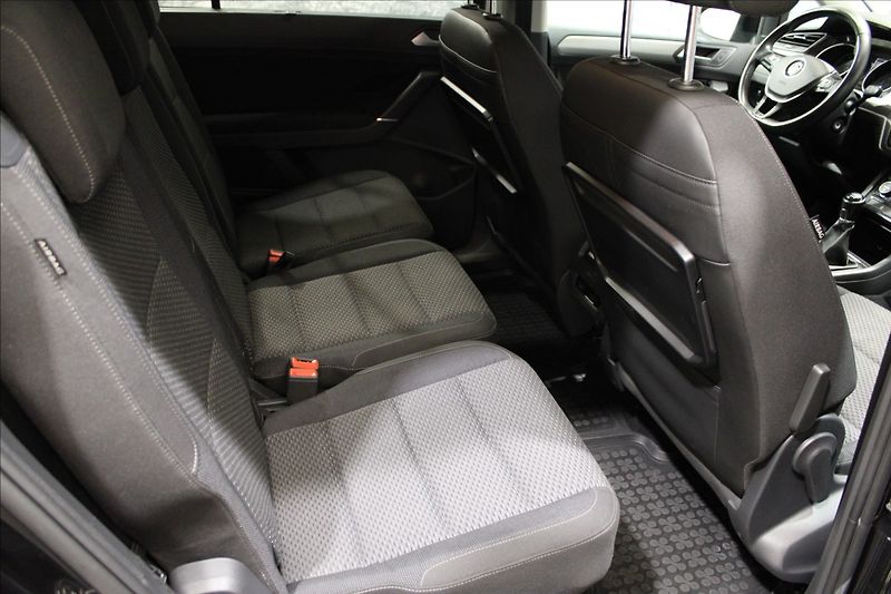 Volkswagen Touran 1,4 TSI Comfortline 7-míst - fotka 13 z 32