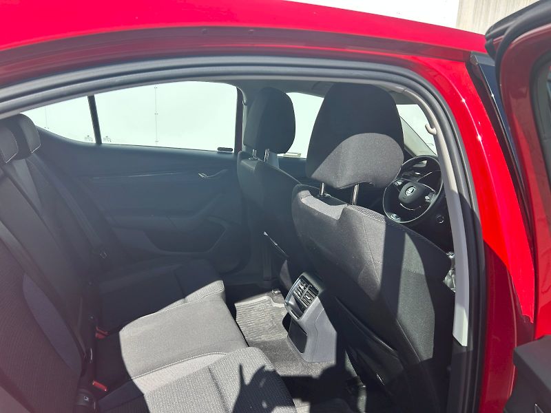 Škoda Octavia (2023) AMB TD 85/2.0 M6F - fotka 13 z 27