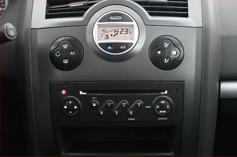 Renault Mégane (2009) 1.5 dCi, nová STK, Klima - fotka 12 z 19