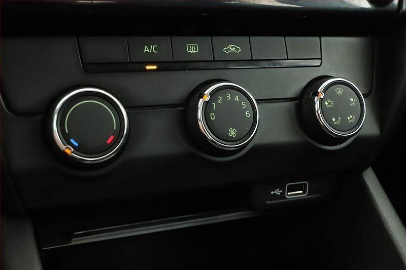 Škoda Octavia (2019) 1.6 TDI, Tempomat - fotka 15 z 16