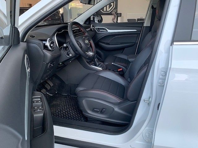 MG ZS Elegance 1.0 TGI 82kW - fotka 13 z 20