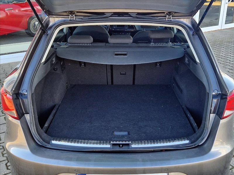 Seat Leon 1,6 TDI Navigace, ServiskaTop! - fotka 10 z 20
