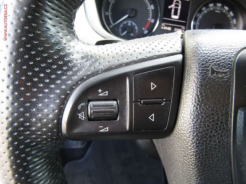 Škoda Fabia (2011) 1.4 TSi, 1.maj, RS, servis - fotka 12 z 19