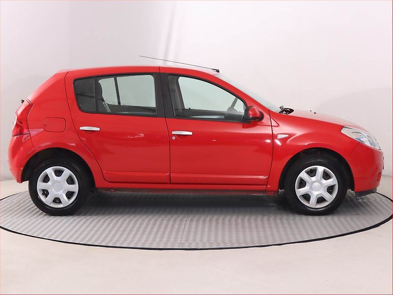 Dacia Sandero (2011) 1.2 16V - fotka 6 z 14