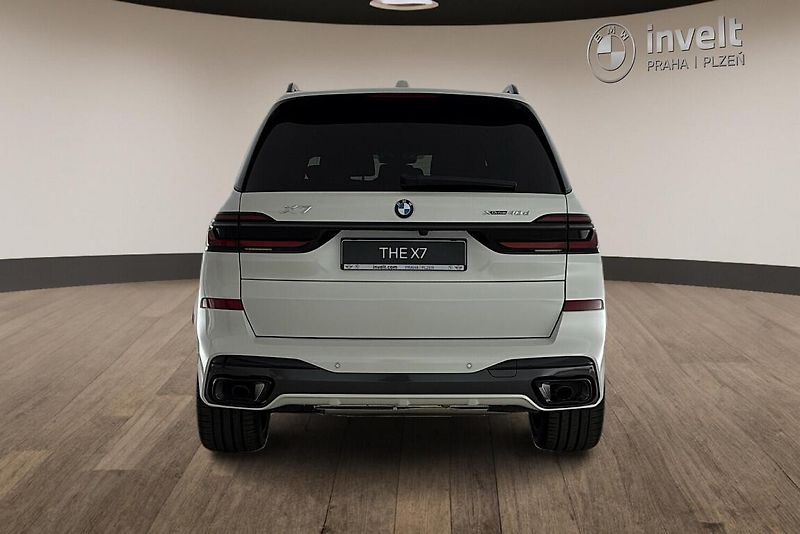 BMW X7 xDrive40d - fotka 4 z 29