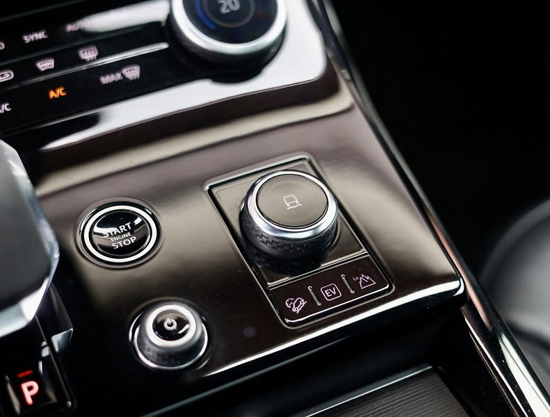 Land Rover Range Rover Sport (2022) 3.0 V6 ehybrid - fotka 41 z 45