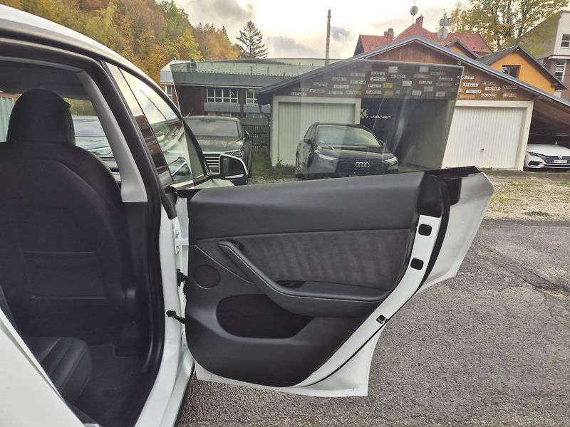 Tesla Model Y LONG RANGE DUAL MOTOR TZ 95,0% - fotka 38 z 49
