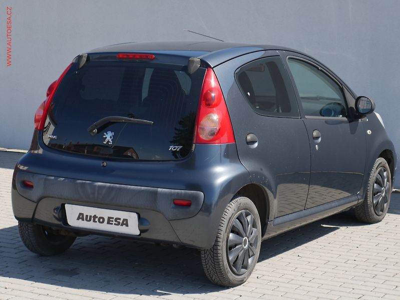 Peugeot 107 (2009) 1.0i - fotka 3 z 13