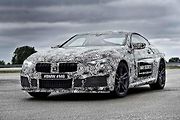 Maskované BMW M8.