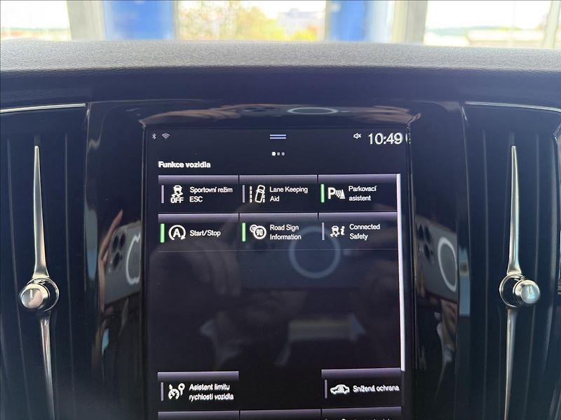 Volvo V90 2,0   140kW,D4,AWD,SERVISKA, - fotka 19 z 34