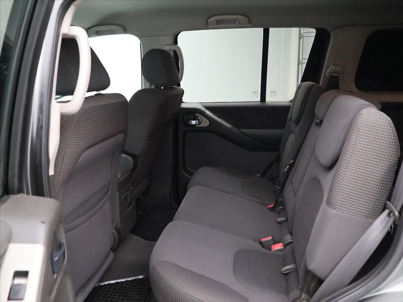 Nissan Pathfinder 2,5 dCi 126kW Automat 4WD CZ - fotka 14 z 31