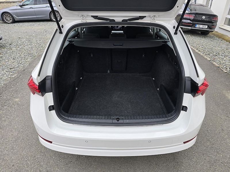 Škoda Octavia 110kW DSG STYLE + NAVI - fotka 38 z 41
