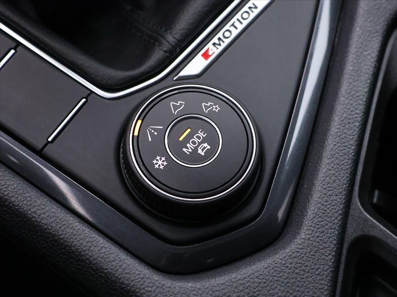 Volkswagen Tiguan Allspace 2,0 TSI 140kW 4motion DPH TZ - fotka 26 z 36