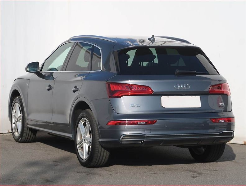 Audi Q5 (2018) S line 3.0 TDI - fotka 4 z 23