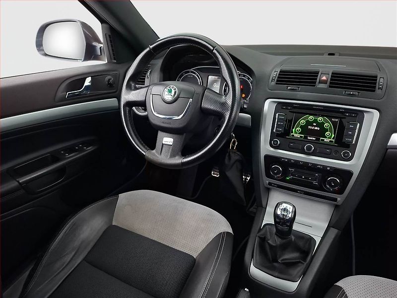 Škoda Octavia (2010) RS 2.0 TSI, Navi, Xenony - fotka 7 z 17