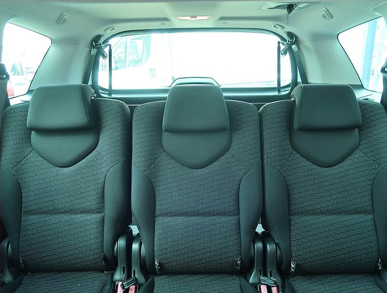 Peugeot 308 (2008) 1.6 THP, 7 míst, po STK - fotka 10 z 17