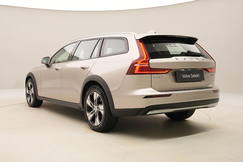 Volvo V60 CC B4 AWD CORE AUT CZ - fotka 10 z 54