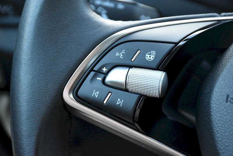 Škoda Karoq (2024) Selection 1.5 TSI 110kW - fotka 32 z 34