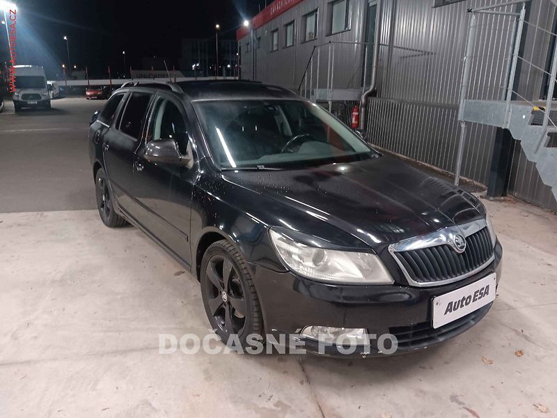 Škoda Octavia (2009) 1.9 TDi, servis.kniha - fotka 1 z 3