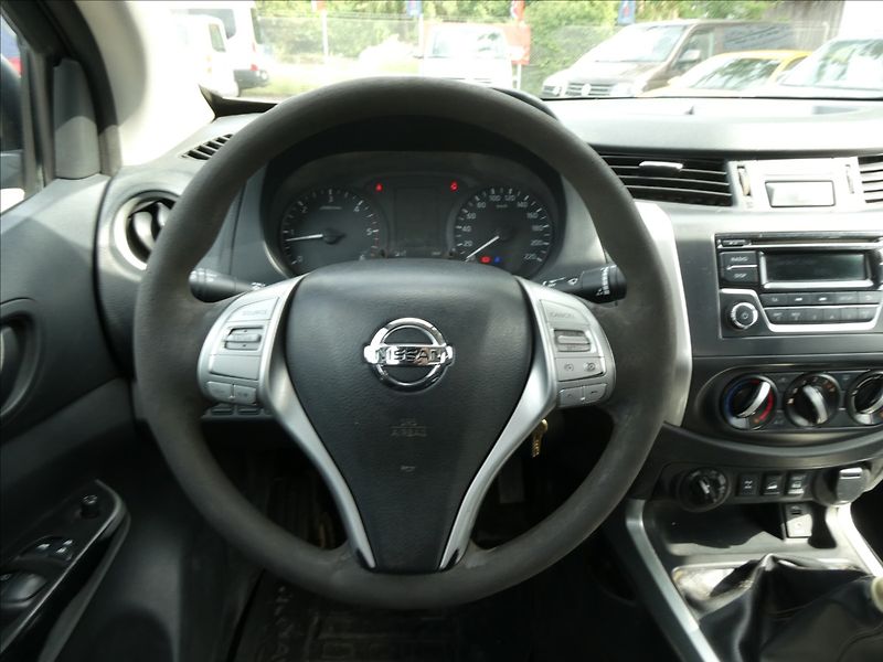 Nissan Navara 2,3 dCi 1.majitel,DPH,4x4,závě - fotka 19 z 28
