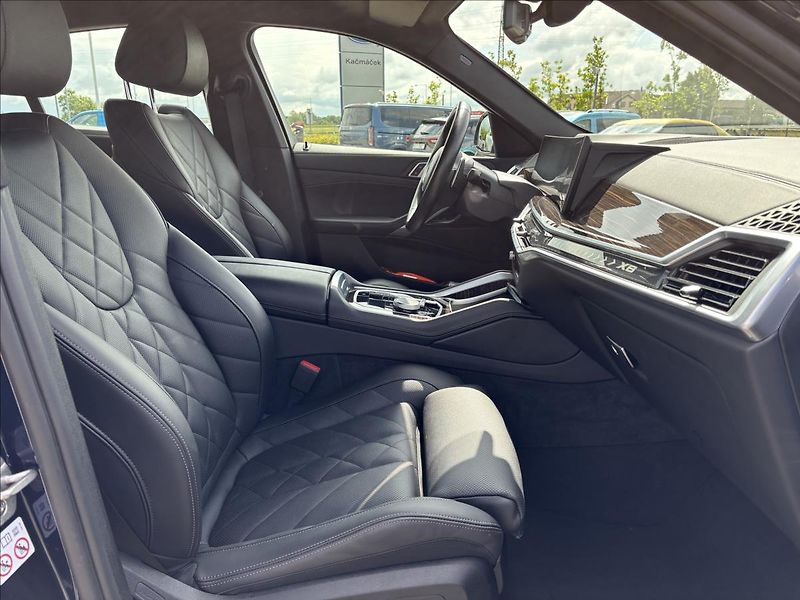 BMW X6 3,0 40i 280kW M-Sport xDrive - fotka 14 z 46