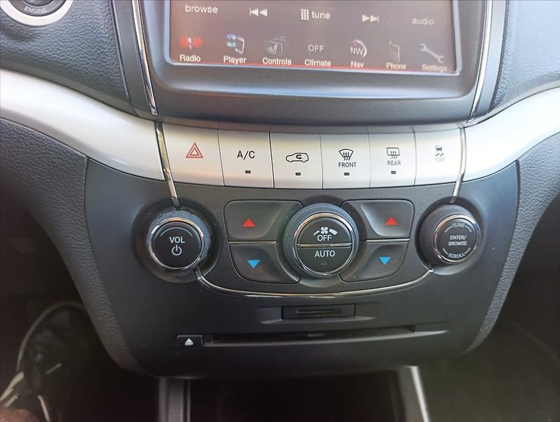 Fiat Freemont 2,0 MULTIJET 7MÍST 4x4 AT NAVI - fotka 18 z 41