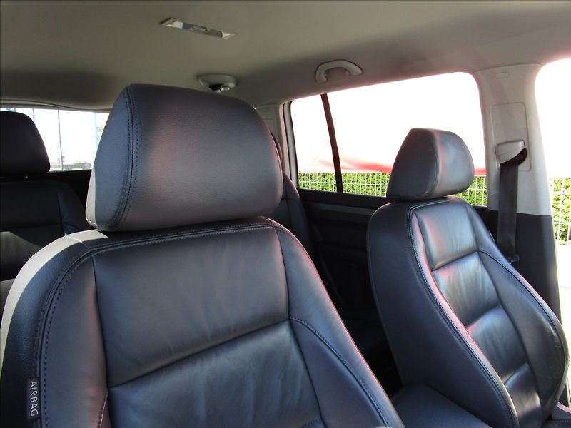 Volkswagen Touran 2.0TDi DSG Highline, 7 míst - fotka 19 z 49