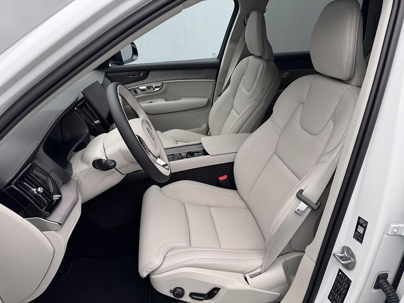 Volvo XC90 (2026) B5 AWD AUT DARK PLUS 7míst - fotka 3 z 26