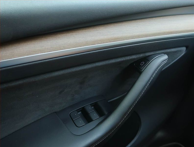 Tesla Model Y (2021) Long Range AWD 75kWh, SoH 92% - fotka 20 z 30