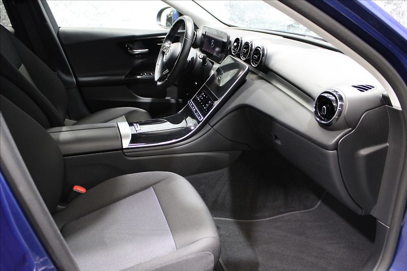 Mercedes-Benz Třídy C 2,0 200d 9G Avantgarde - fotka 13 z 34