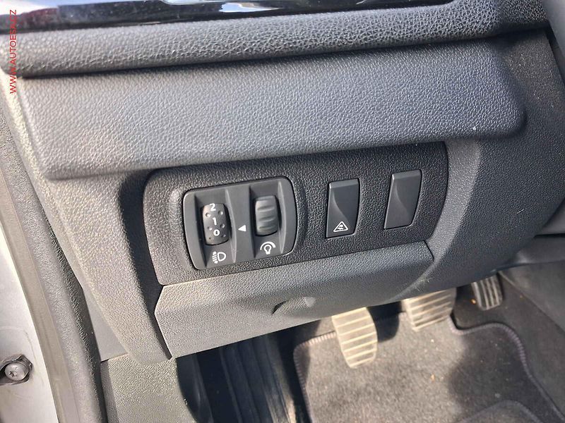 Renault Mégane (2011) 1.6i, ČR, autoAC, temp - fotka 14 z 15