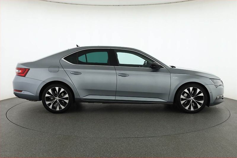 Škoda Superb (2015) Laurin&Klement 2.0 TSI, 4X4 - fotka 6 z 21