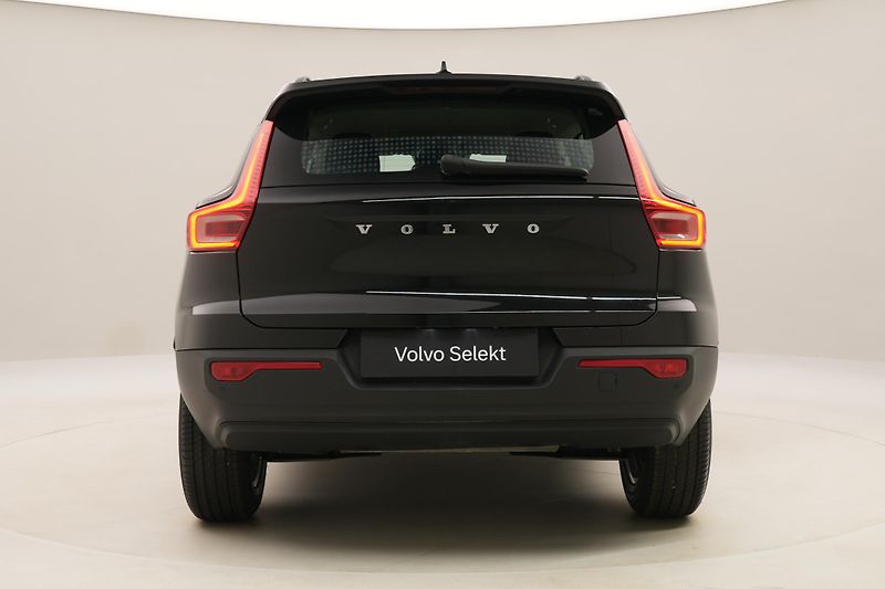 Volvo XC40 T2 KINETIC CZ - fotka 12 z 41
