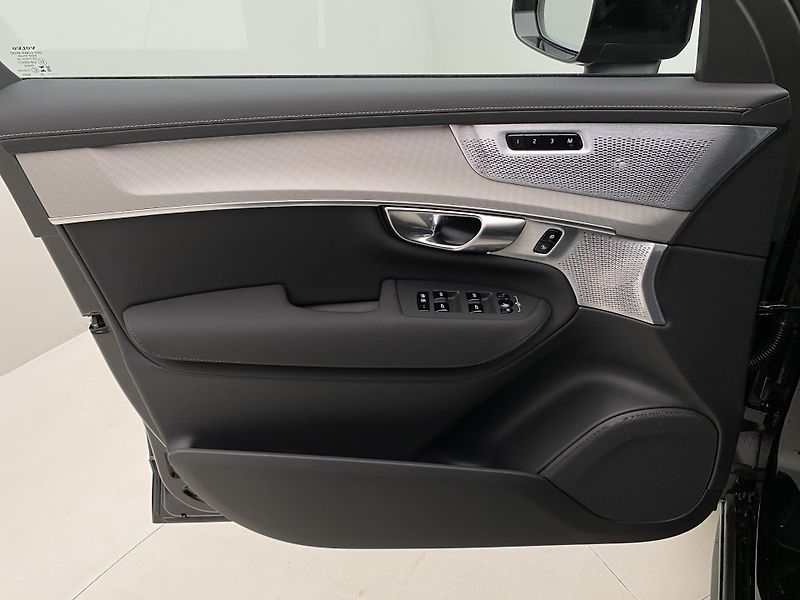 Volvo XC90 (2026) B5 AWD AUT BLACK EDITION ULTRA - fotka 8 z 73