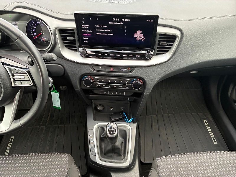 Kia Ceed (2023) TOP 1.5T-GDI 118kW CZ DPH - fotka 10 z 11