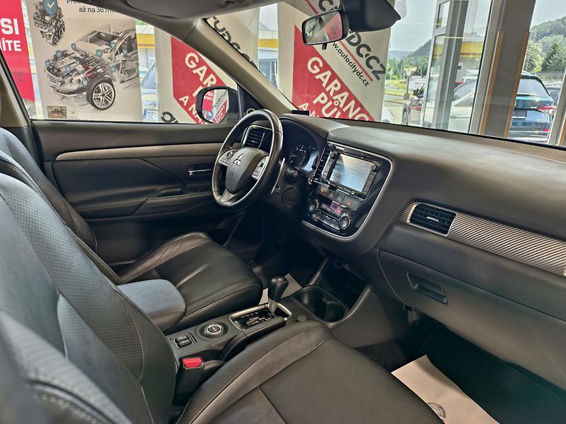 Mitsubishi Outlander 2.2 DI-D 110kW A/T, 7MÍST, 4x4 - fotka 8 z 27