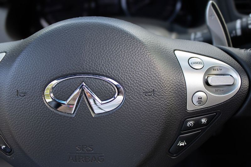 Infiniti QX70 Verze S, servisované, DVB-T - fotka 42 z 53