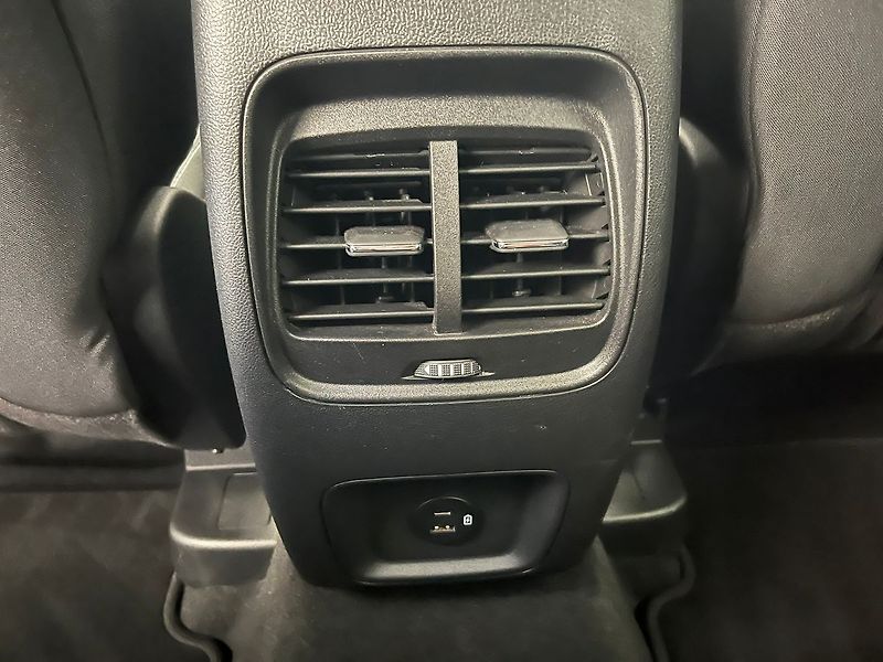 Ford Kuga 2,0 EB  140 kW AWD Titanium - fotka 31 z 58