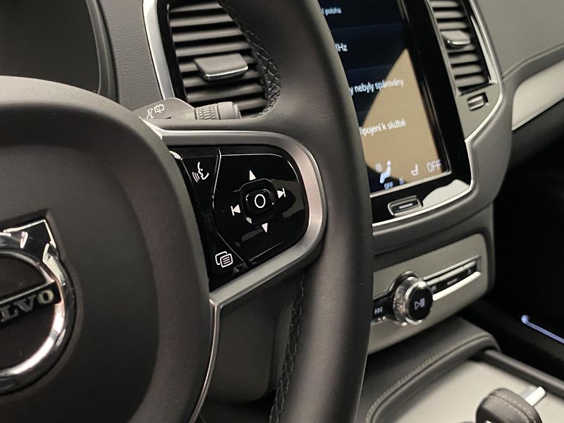 Volvo XC90 T8 AWD RECHARGE R-DESIGN 7míst - fotka 21 z 54