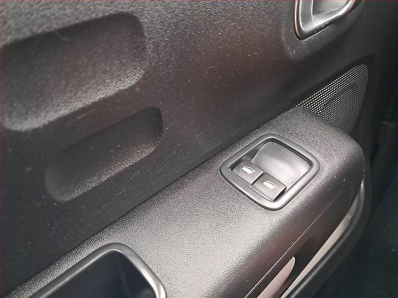Citroën C3 (2018) 1.2 PureTech, Tempomat - fotka 15 z 16