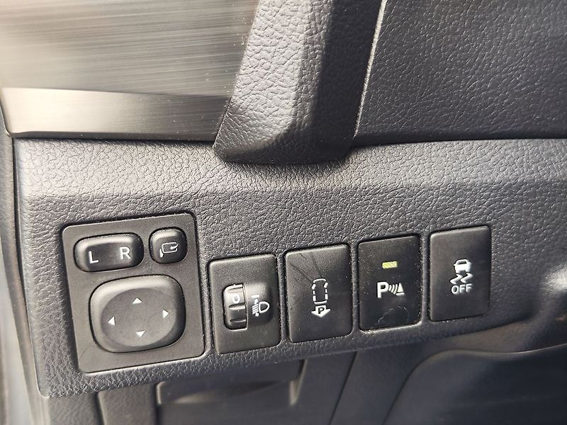 Toyota Auris 1.33 Dual VVT-i/73kW Active - fotka 26 z 28