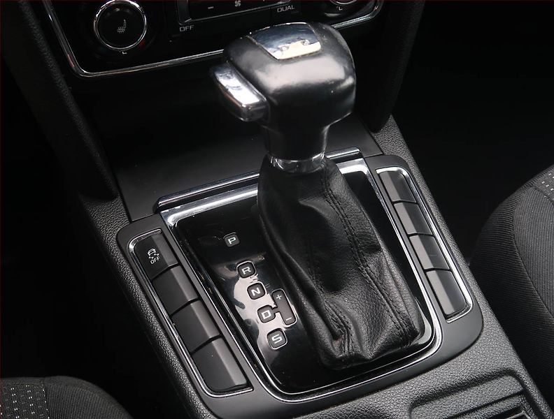 Škoda Superb (2011) Comfort 2.0 TDI, Automat, Navi - fotka 13 z 19